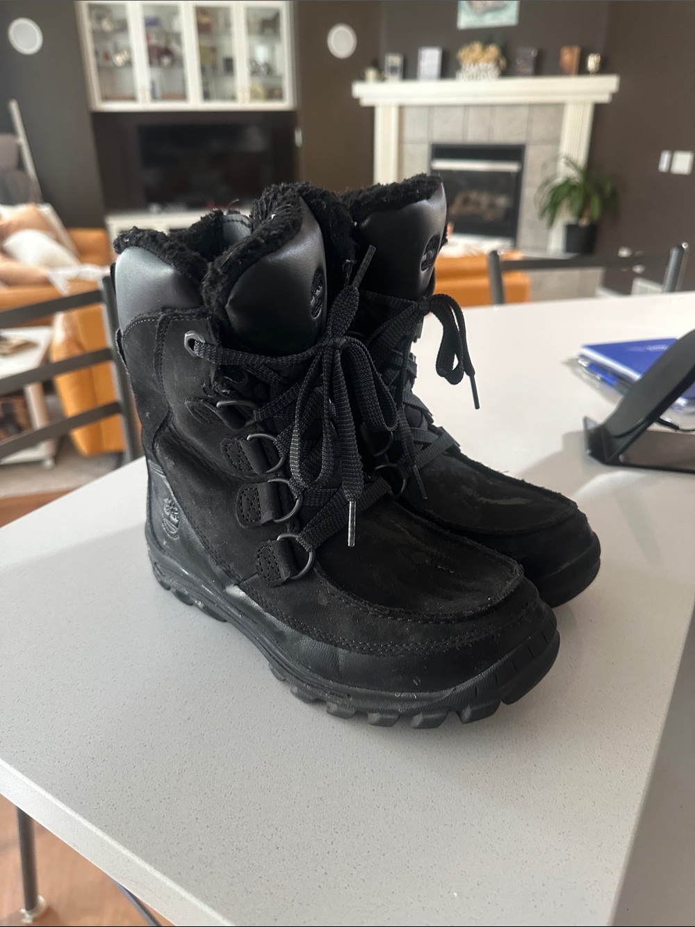 Timberland kids Black Lace-Up Winter Boots.